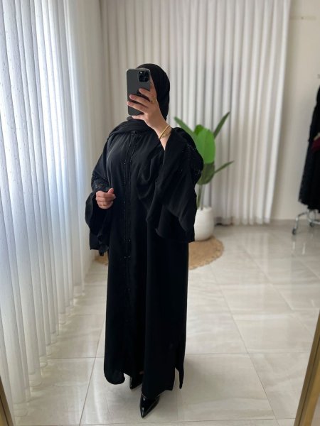 أسود